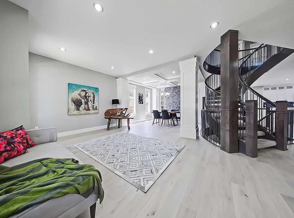 2515 3 Avenue NW, Calgary