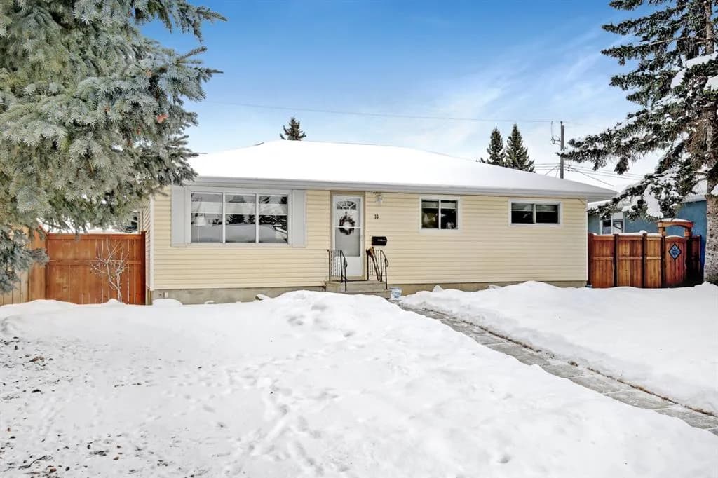 33 Wakefield Drive SW, Calgary