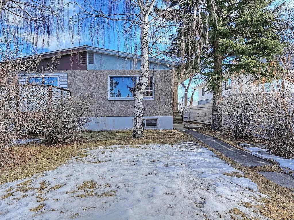 3318A 38 Street SW, Calgary